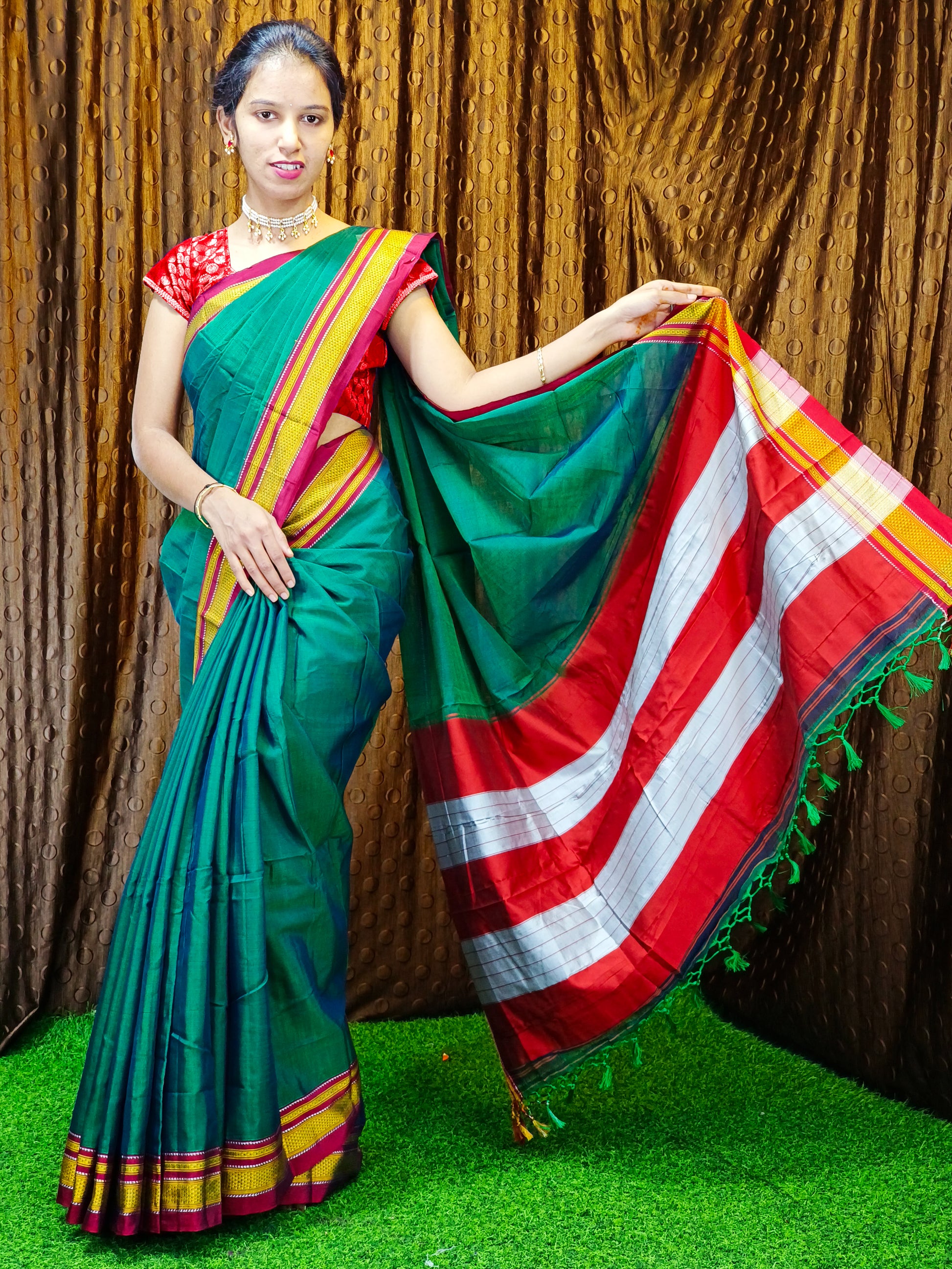 Irkal Cotton Saree for Women Phakkat Morpankhi Blouse Piece View