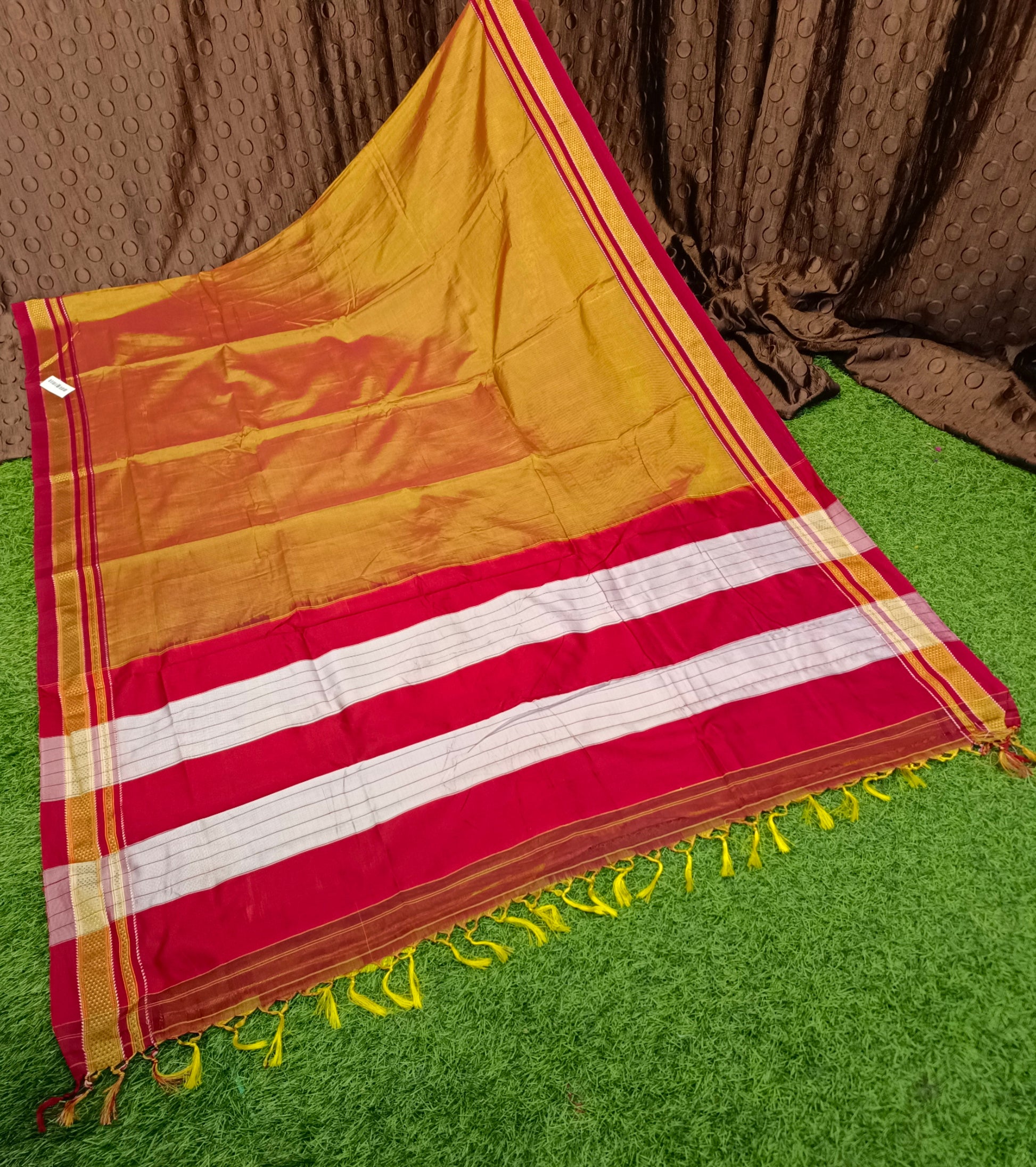 Irkal Cotton Saree for Women Phakkat Light Gold Border Close-up