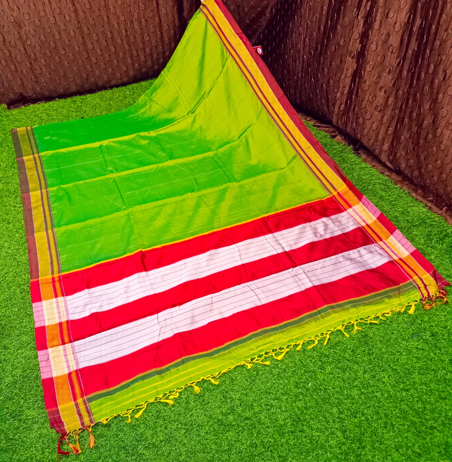 Irkal Cotton Saree for Women Phakkat Olive Border Close-up