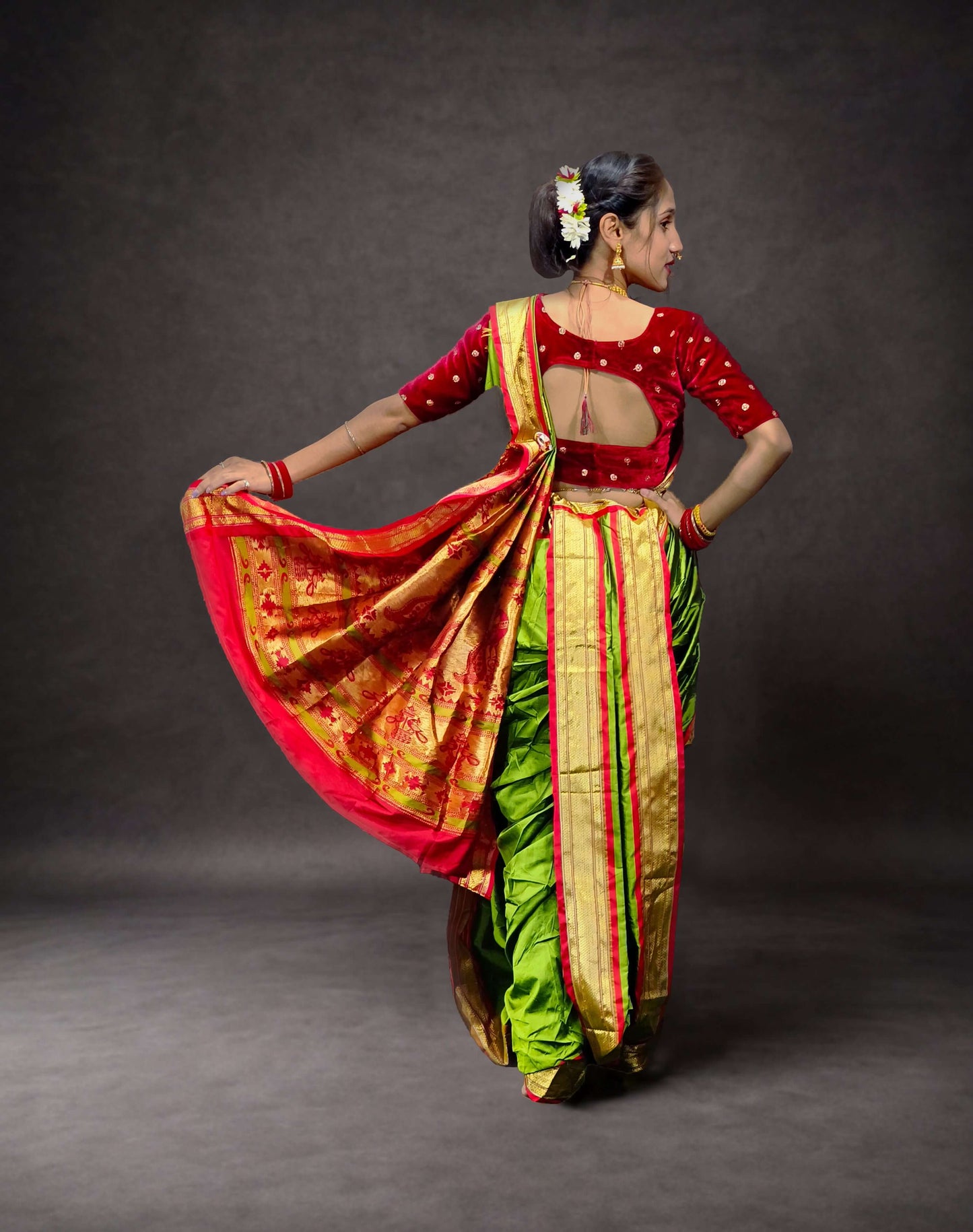 Ready-Made Nauvari Saree for Women Phakkat Mehandi Saree Red Border